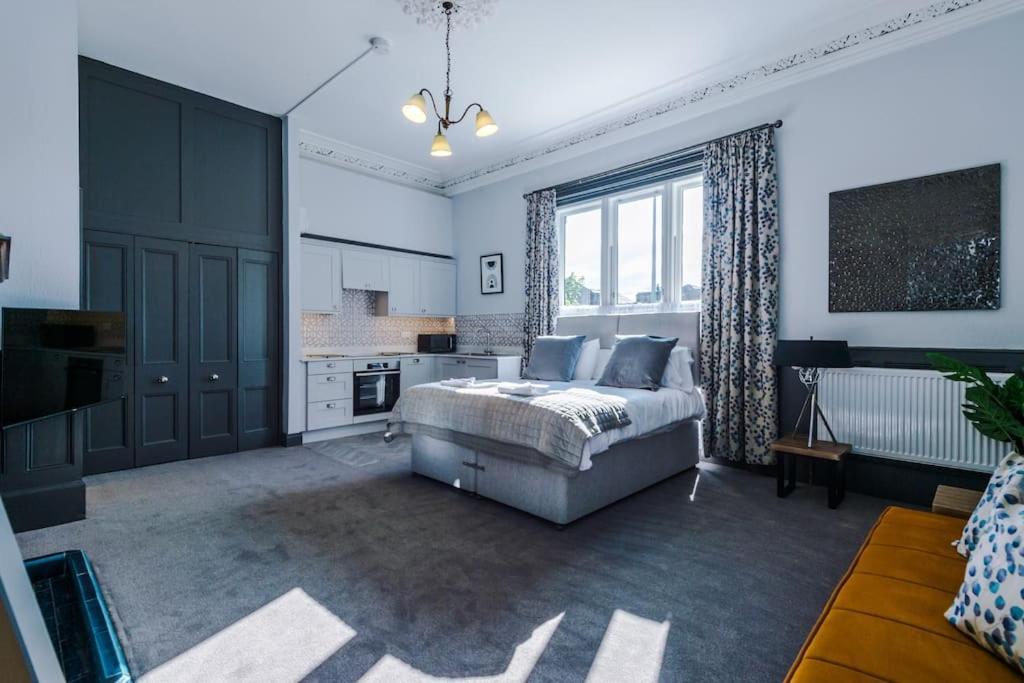 Supersized Studio In Chester Luaran gambar