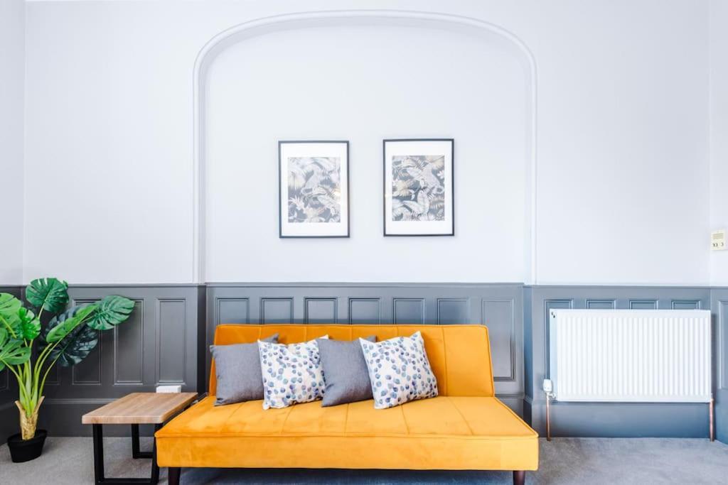 Supersized Studio In Chester Luaran gambar