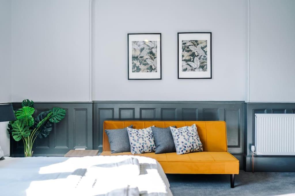 Supersized Studio In Chester Luaran gambar
