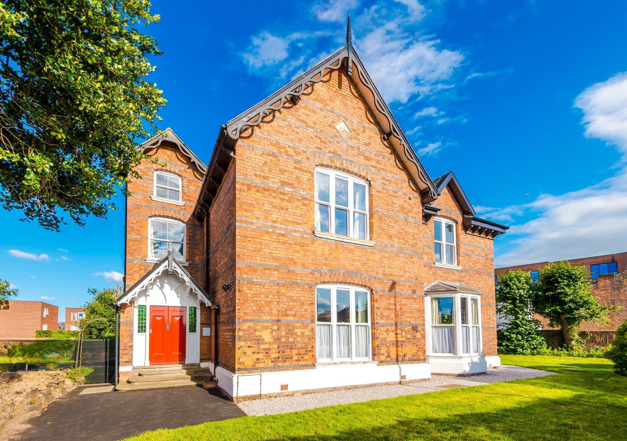 Supersized Studio In Chester Luaran gambar